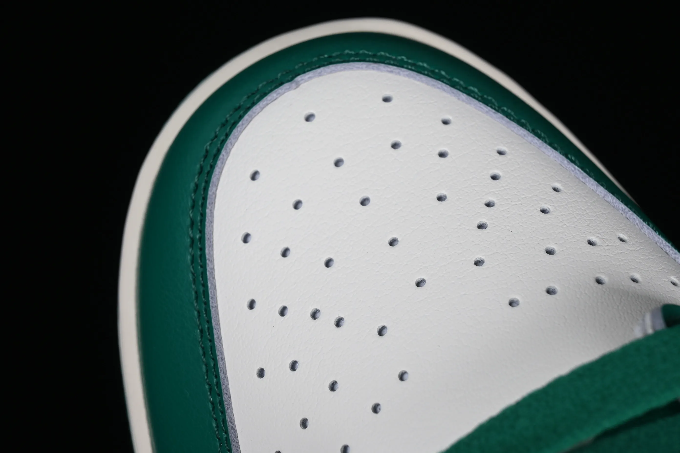 All Categories Nk SB Dunk Series Nk SB Dunk Low Low-top Sneakers Nk SB Dunk Low "Lottery" Heineken Color SB Smashed Backboard Fashion Casual Sneakers DR9654-100